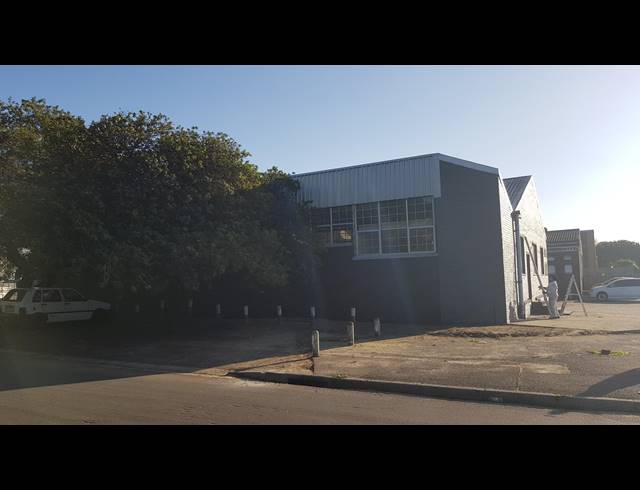 579M² FACTORY TO LET IN TRIANGLE FARM